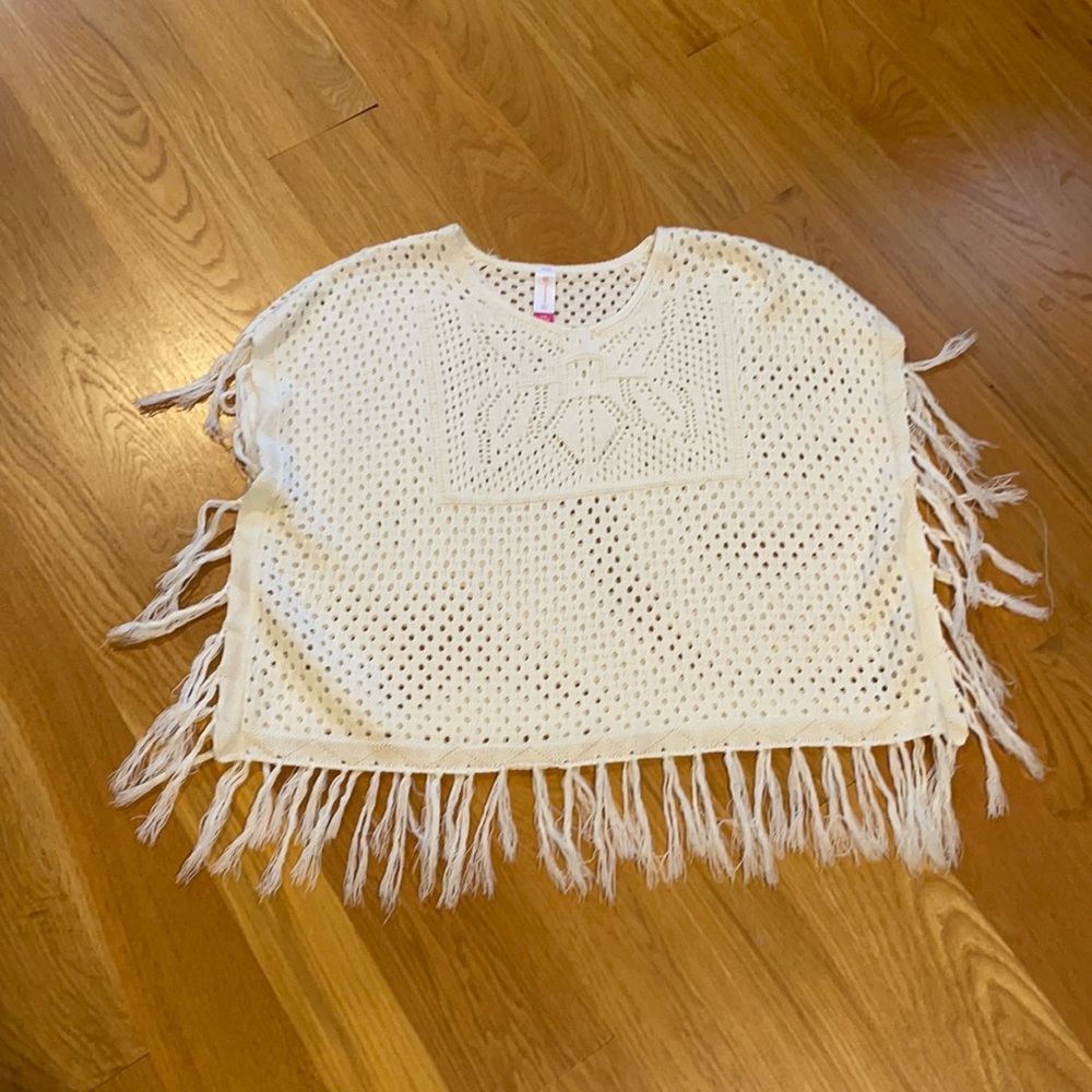 No Boundaries Large 11/13 poncho Cape Shawl white